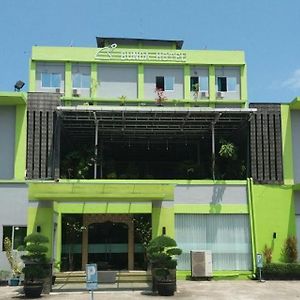 Bunda Hotel Padang - Halal Hotel